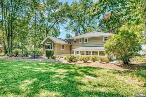 432 Hillside Ave, Allendale NJ  07401-1113 exterior