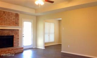 301 Wilshire Ct, Oak Leaf TX  75154-2047 exterior