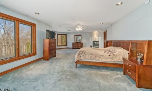 647 Mtn Rd, Sparta NJ  07871-3210 exterior