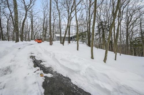 68 High Hill Rd, Tuxedo Park, NY 10987-3509