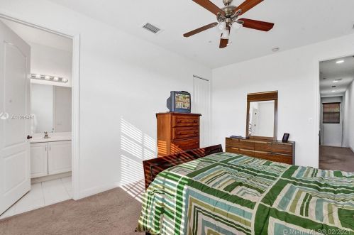 460 147 Ave, Hollywood FL 33027-6104 exterior