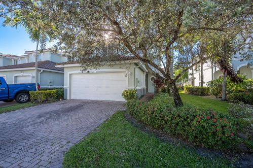 2036 Oakhurst Way, West Palm Beach, FL 33404-1829
