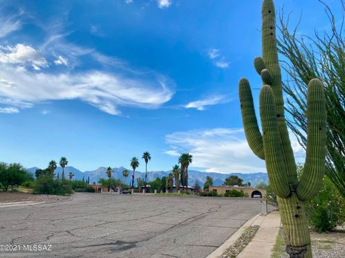 8942 Old Spanish Trl, Tucson, AZ 85710-6252