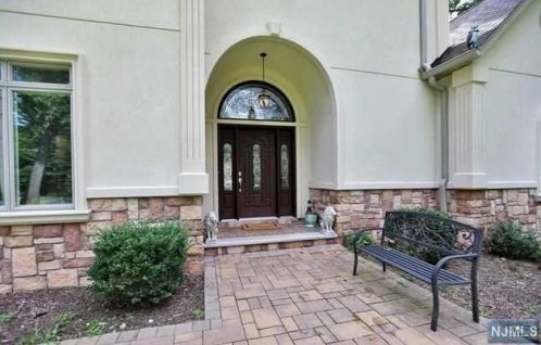40 Brookside Dr, Upper Saddle River NJ  07458-1931 exterior