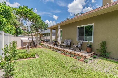 1827 Crooked Oak Ln, Lutz FL  33559-7407 exterior