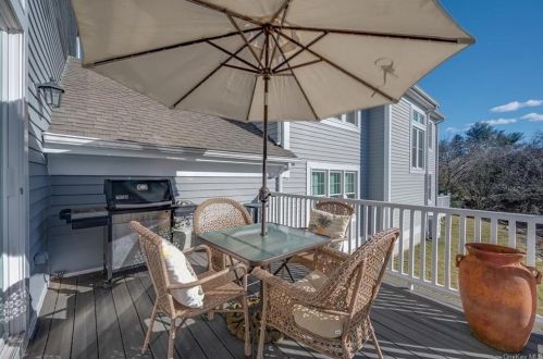 28 Brookridge Ct, Rye Brook NY  10573-3436 exterior