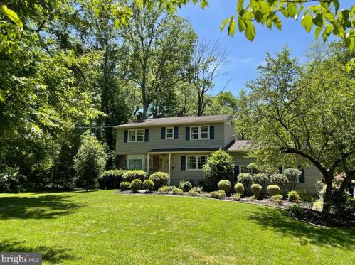 13 South Dr, Yardley, PA 19067-3101