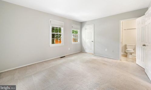 2356 Horseferry Ct, Herndon VA 20191-2733 exterior