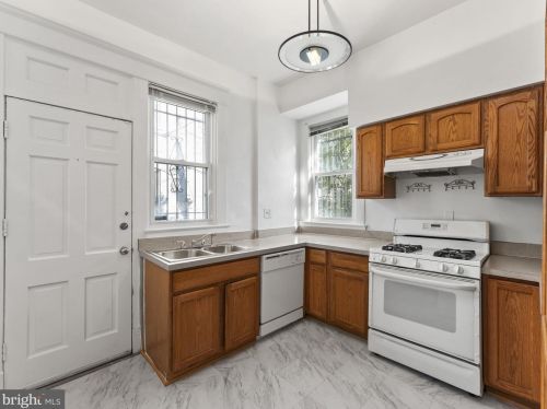 916 Capitol St, Washington DC 20003-1533 exterior