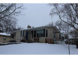 2479 Oxford St, Saint Paul, MN 55113-3325