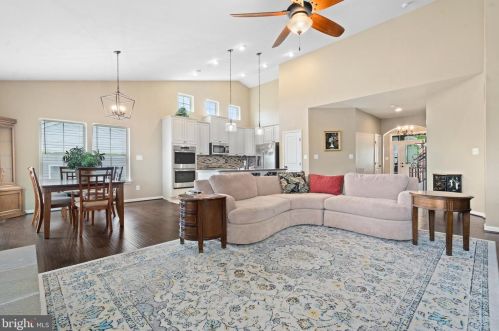 32 Black Forest Ln, Lovettsville VA  20180-8506 exterior