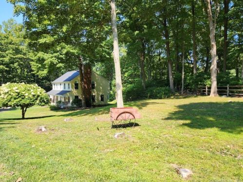 6 Lounsbury Ln, Ridgefield, CT 06877-4700