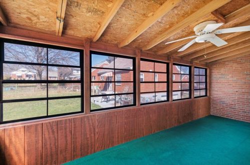 323 Swan Cir, Covington KY  41018-1937 exterior