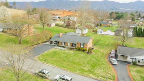 58 Westwood Ct, Troutville, VA 24175-6736