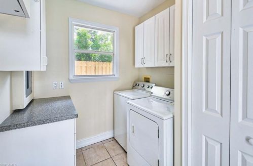 1109 Alhambra Cir, Naples FL 34103-3291 exterior