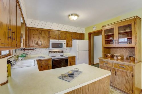 4003 52, Milwaukee WI 53220-2608 exterior