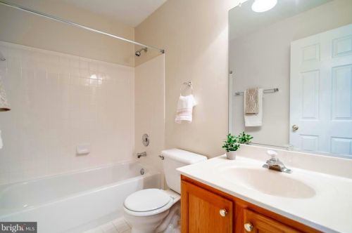 13578 Filly Ct, Gainesville VA  20155-2975 exterior