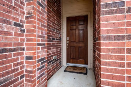 10518 Whisper Bluff Dr, Humble, TX 77396-2897
