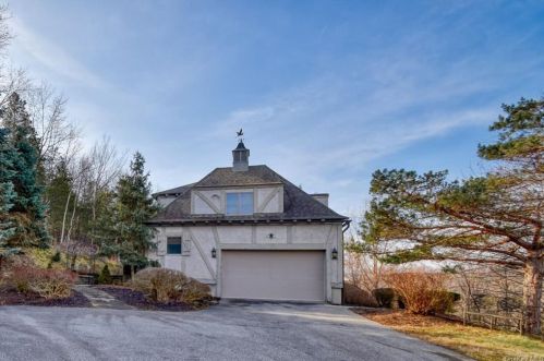 8 Silo Ln, Warwick NY  10990-2872 exterior