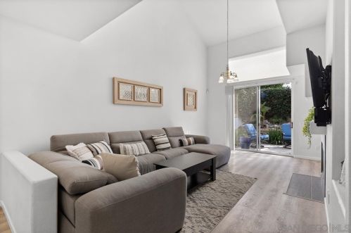 13503 Jadestone Way, San Diego CA 92130-2819 exterior