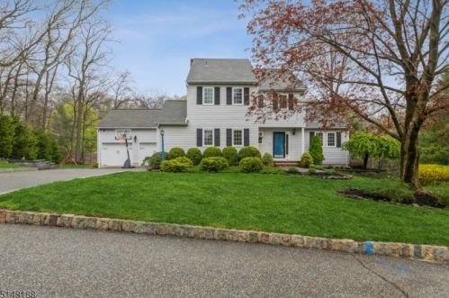 4 Bonnell Ln, Dover, NJ 07869-4838