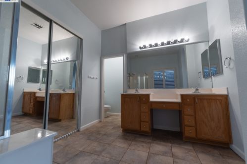 537 Flour Mill Dr, Newman, CA 95360-9652