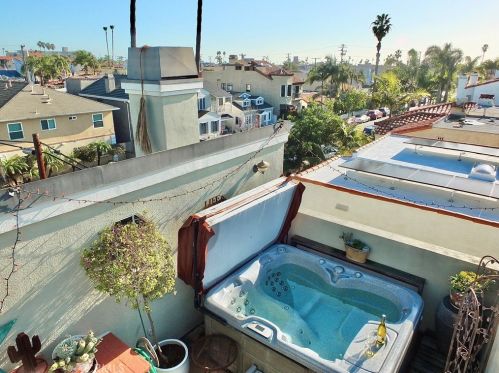 227 Glendora Ave, Long Beach CA  90803-3504 exterior