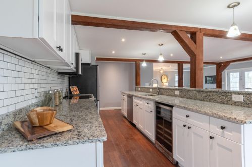 2 Butterfield Ln, Stratham NH  03885-2344 exterior