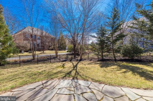 19376 Ml Dm Pl, Leesburg VA 20176-1637 exterior