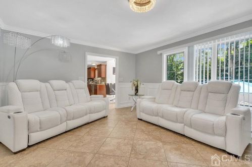 40 Ponderosa Ln, Old Bridge NJ  08857-3334 exterior