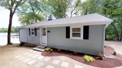64 Knotty Oak Shrs, Coventry, RI 02816-7939