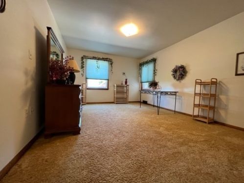 1004 Linden Dr, Jeannette PA  15644-2841 exterior