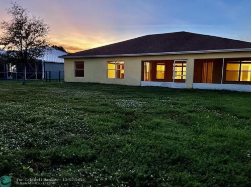 5529 Cordrey St, Fort Pierce, FL 34986-3925