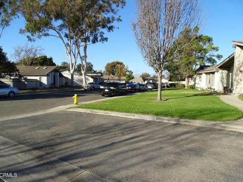 704 Holly Ave, Oxnard CA 93036-1907 exterior