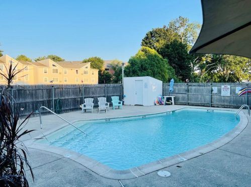 200 Woodlawn Ave, North Providence RI  02904-3791 exterior