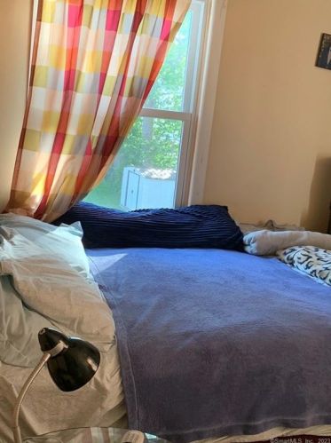 4 5th St, Danbury CT  06810-5704 exterior