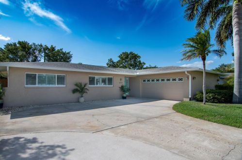 4346 Overlook Dr, Saint Petersburg, FL 33703-5558