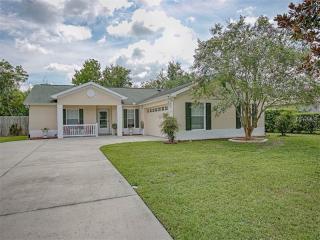 1030 Park Ave, Tavares, FL 32778-2348