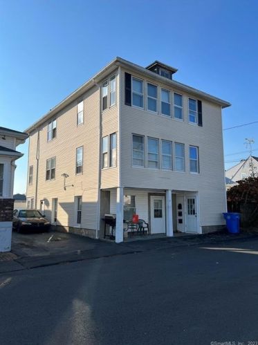 11 Ruth St, Waterbury, CT 06708-4024