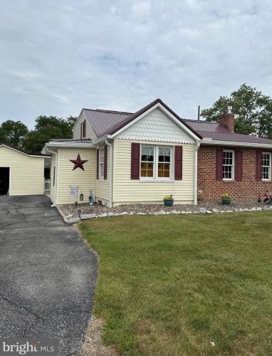 46 Airport Rd, Lees Cross Roads, PA 17257-9402