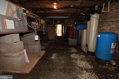 6745 Fayette St, Haymarket VA  20169-2916 exterior