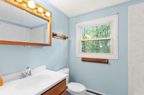 1 Nolet Ave, Salem NH  03079-1756 exterior