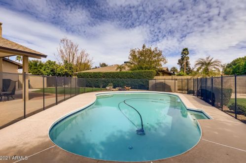 5421 Paradise Dr, Scottsdale AZ 85260-5515 exterior