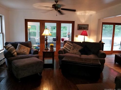 6 Jeremy Dr, East Lyme CT  06333-1544 exterior