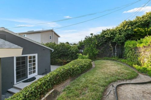 2435 Frankfort St, San Diego CA 92110-3314 exterior