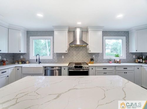 67 Hilltop Blvd, East Brunswick NJ  08816-2837 exterior