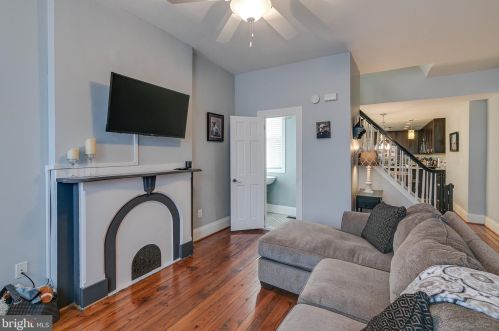 323 19th St, Philadelphia, PA 19103-6622