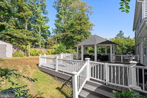 6808 Houndmaster Rd, Springfield VA  22152-2715 exterior