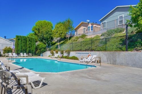 28101 Vista View Dr, Santa Clarita CA  91351-5710 exterior