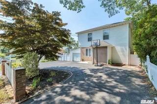 434 Adirondack Dr, Farmingville, NY 11738-2041